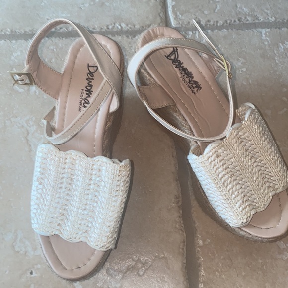 Dewoman Footwear Wedges size 7 - Picture 2 of 3